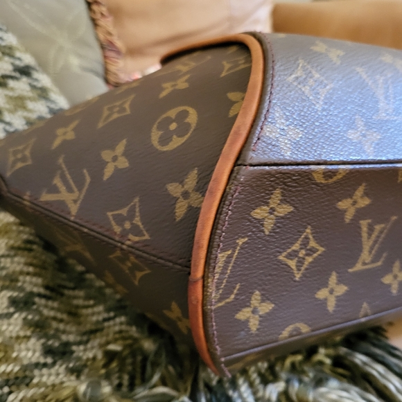 Louis Vuitton Monogram Elipse PM Handbag - Picture 10 of 16